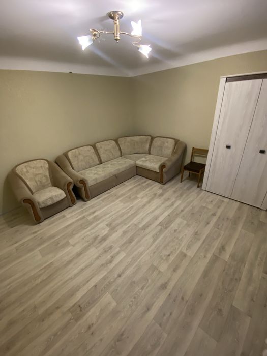 Центр! Трикімнатна покращеного планування з ремонтом. Сертифікат.