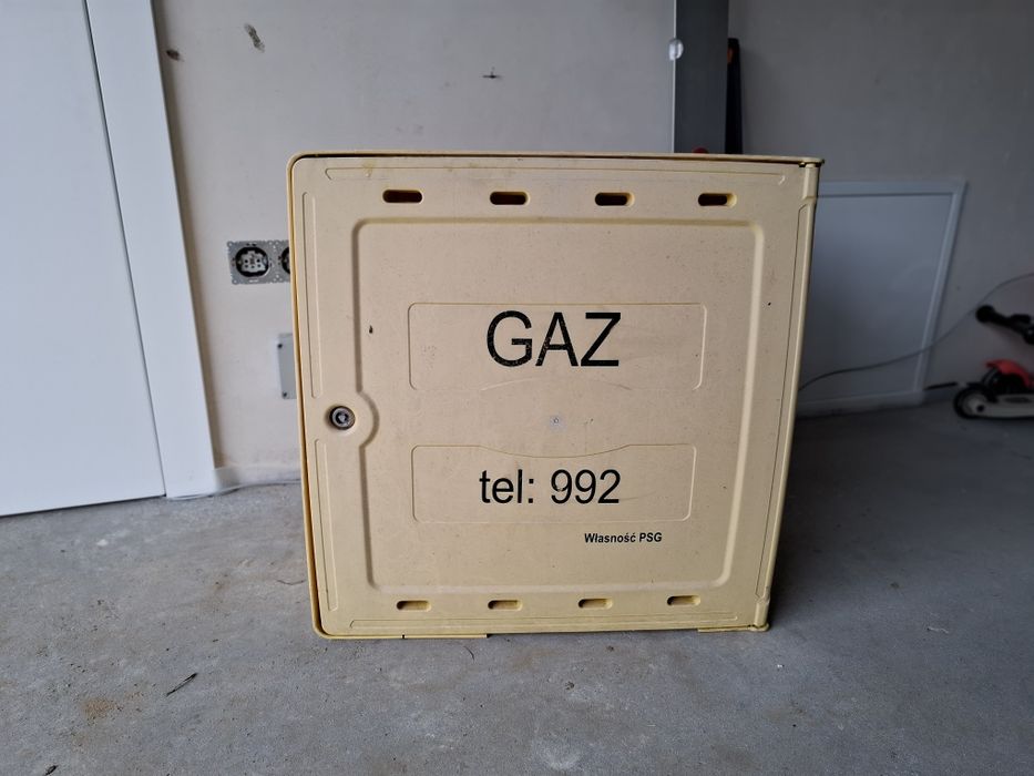 Plastikowa skrzynka gazowa ma budowę