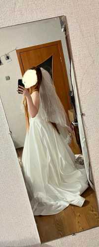 Продається нова весільна сукня з фатою