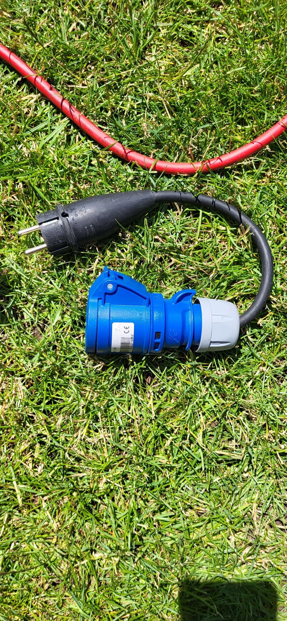 Kabel z adapterem i wieszakiem