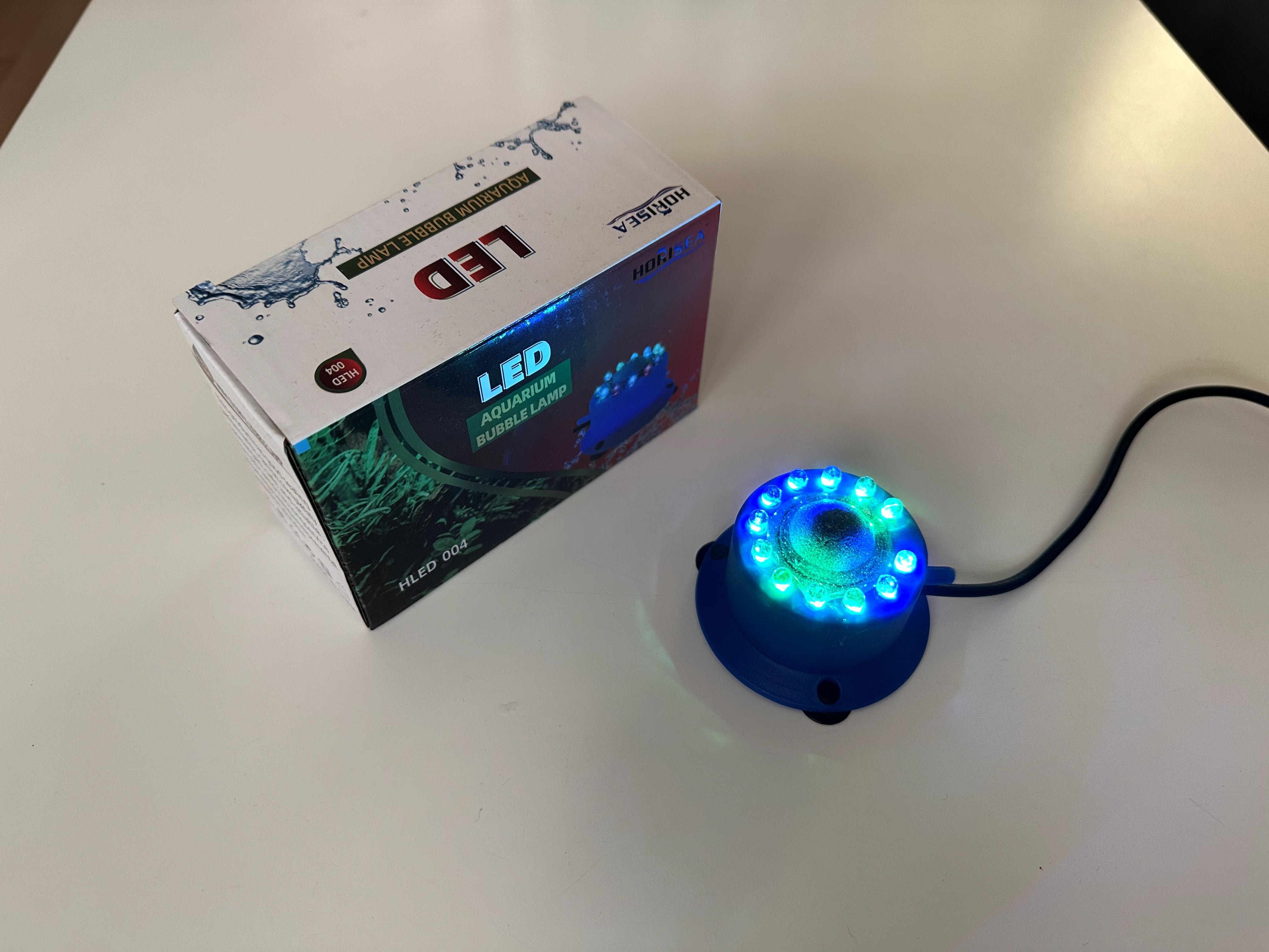 Kamień napowietrzający z podświetleniem 12 LED RGB do akwarium, oczka