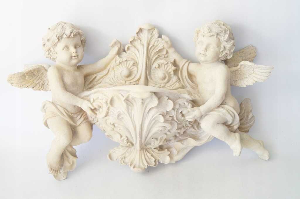 Duża rzeźbiona konsolka kropielnica amory putto