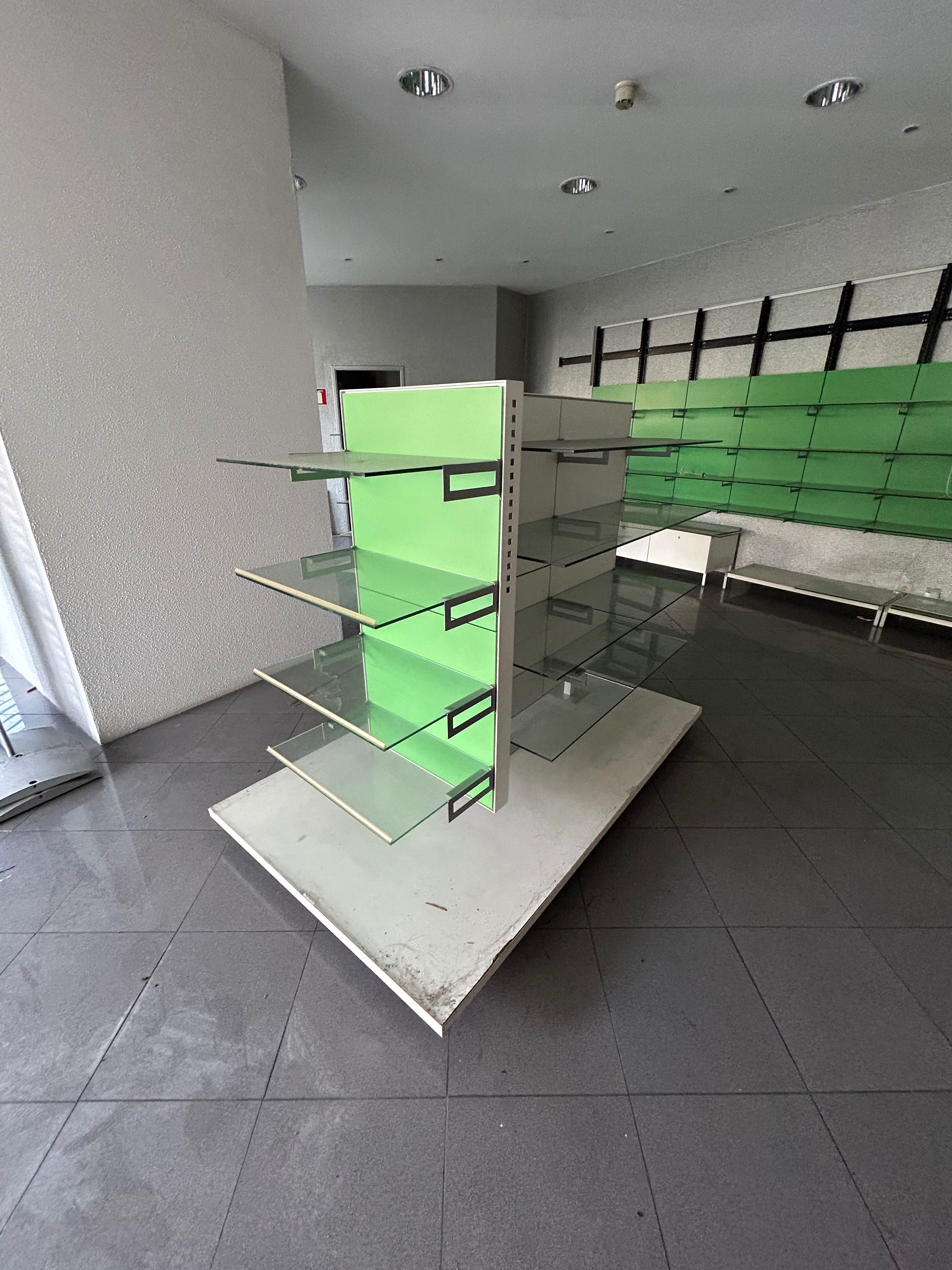 Estantes e prateleiras modulares