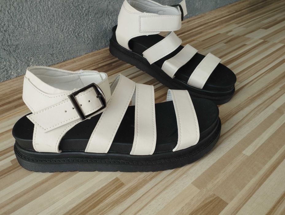 Okazja!! Nowe sandały damskie, czarno-białe, 42