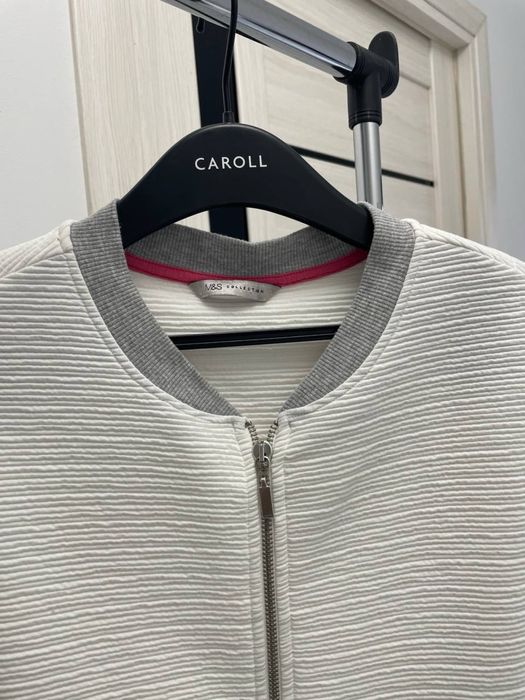 Трикотажний бомбер на замку M&S