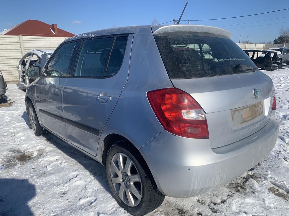Задня ляди кришка багажника Skoda Fabia mk-2 хетч la7w рест замок підс