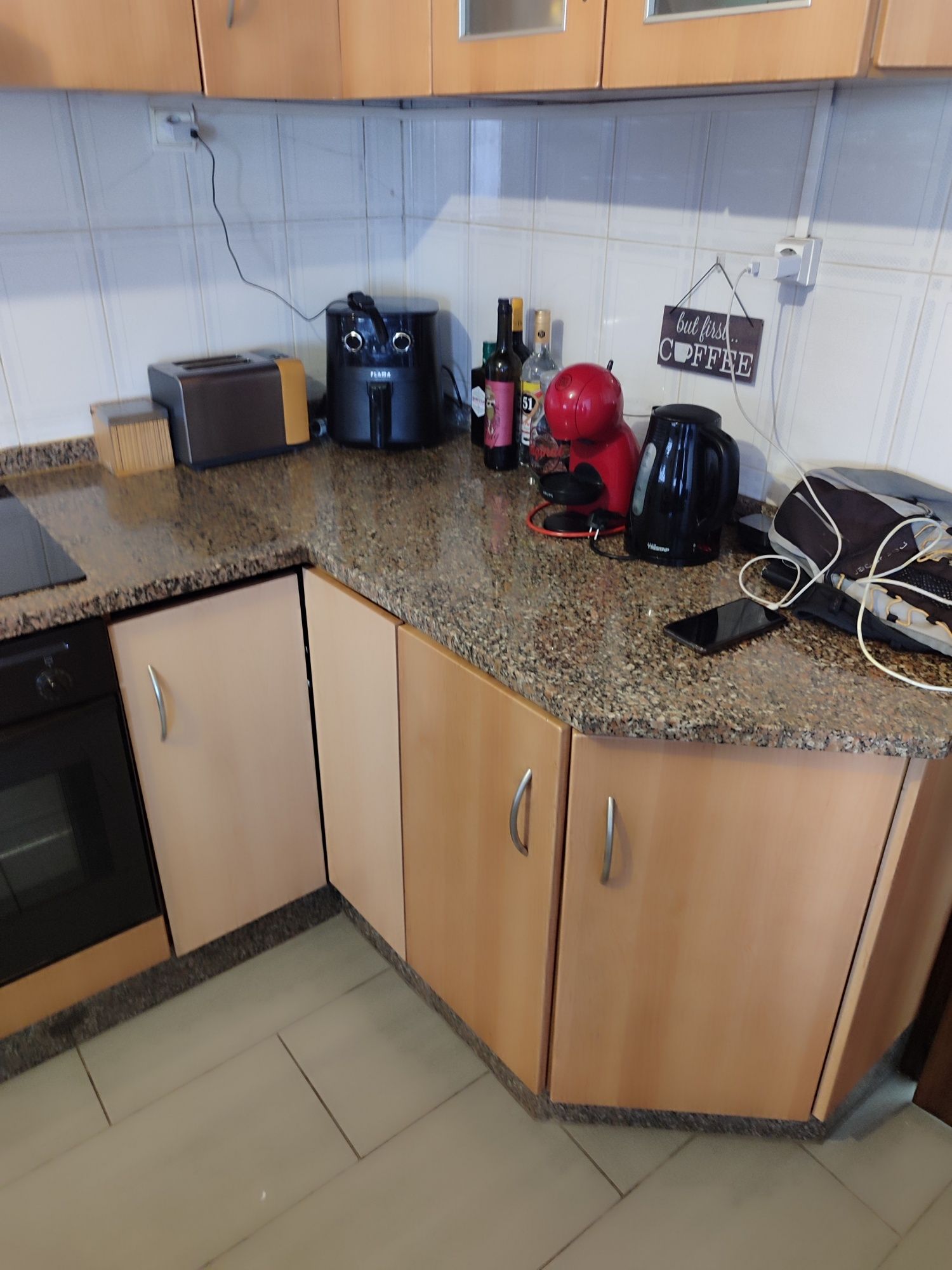 Cozinha  com esquentador e exaustor