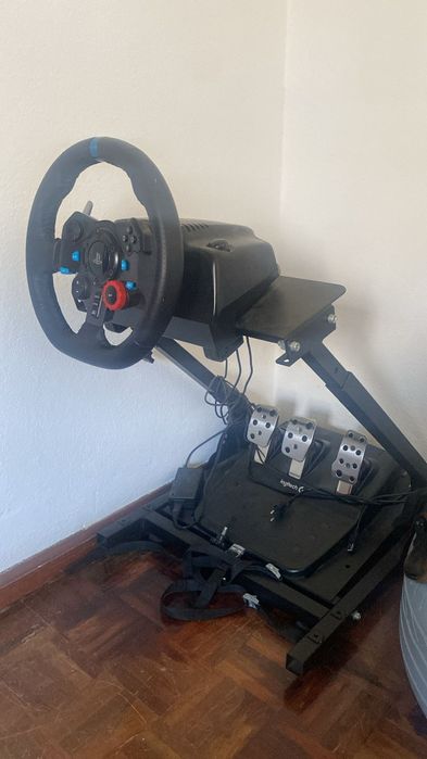 Volante Logitech G29 com estrutura