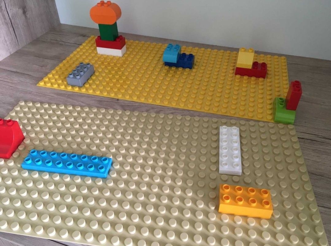 Жовта. Пластини для Лего  DUPLO, розмір 51х25 см.

Працюємо н