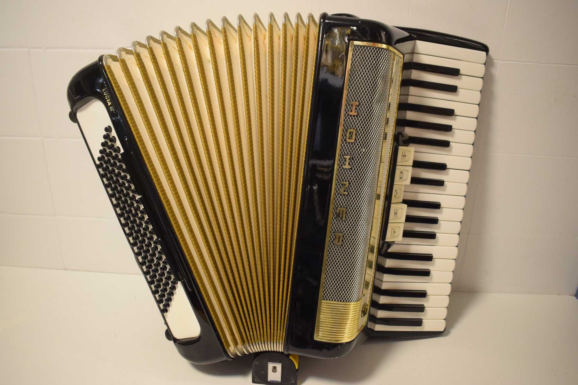 Acordeao  Hohner Lucia IV P 3 Voz 96 Baixos, N 235