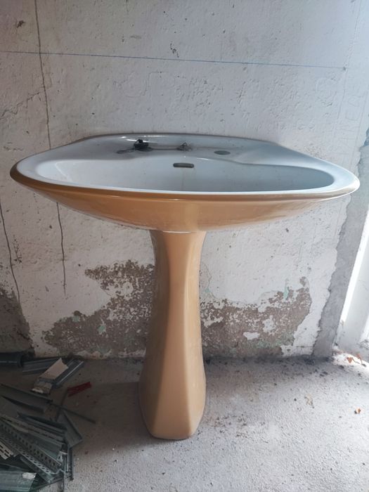 Lavatório tons amarelo e branco