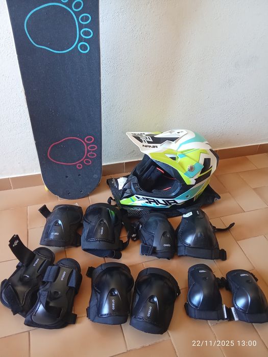 Kit desportivo, capacete, skate, joelheiras, caneleiras