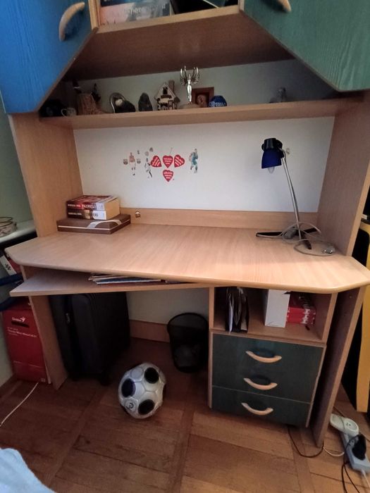 Biurko i regał dla ucznia
