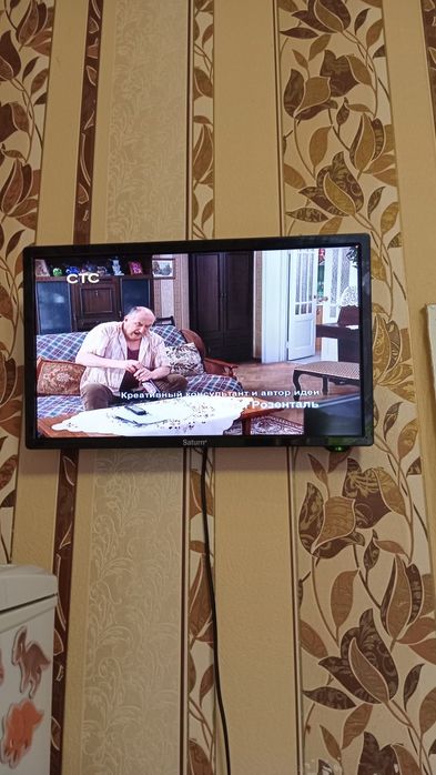 класный телевизор на кухню.