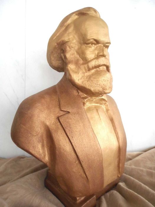 Бюст Карла Маркса