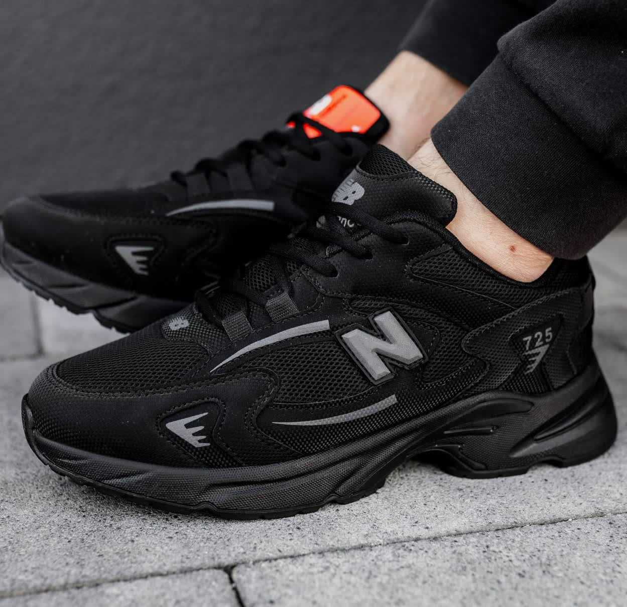 Стильні кросівки new balance 725 black, чросівки на літо чорні