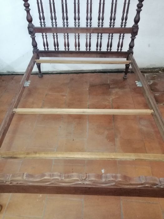 Cama casal antiga