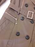 Gabardine/trench coat em bege escura (NOVA POR ESTREAR)