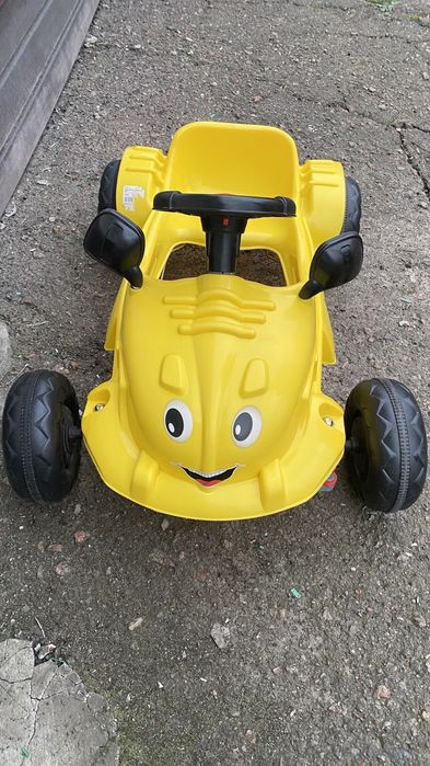 Педальна машинка толокар