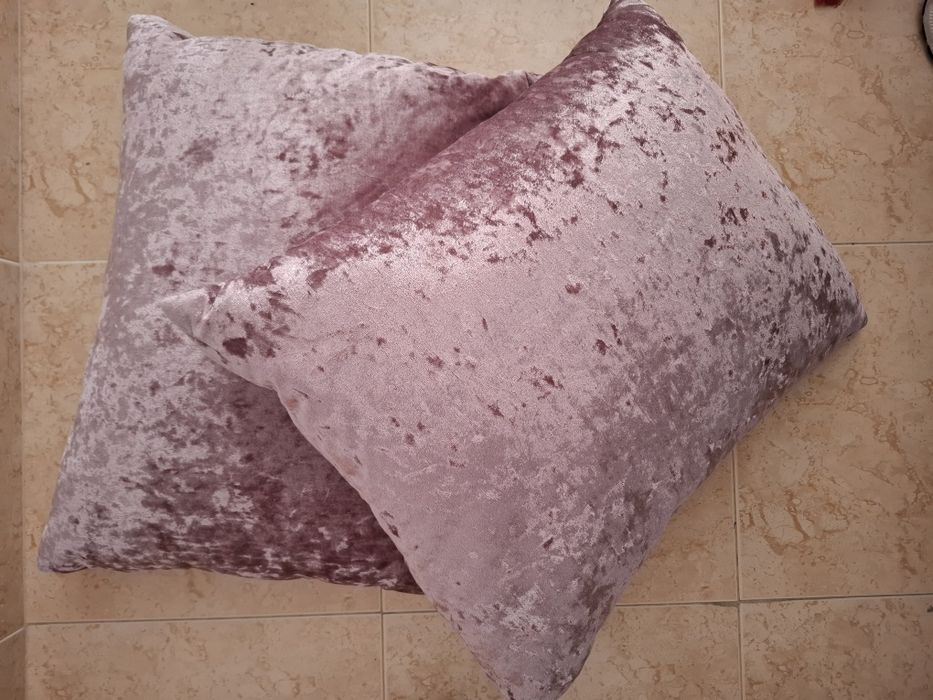 Várias almofadas decorativas