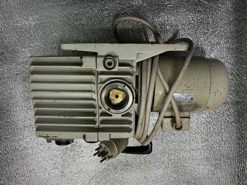 Вакумный насос trivac d8a