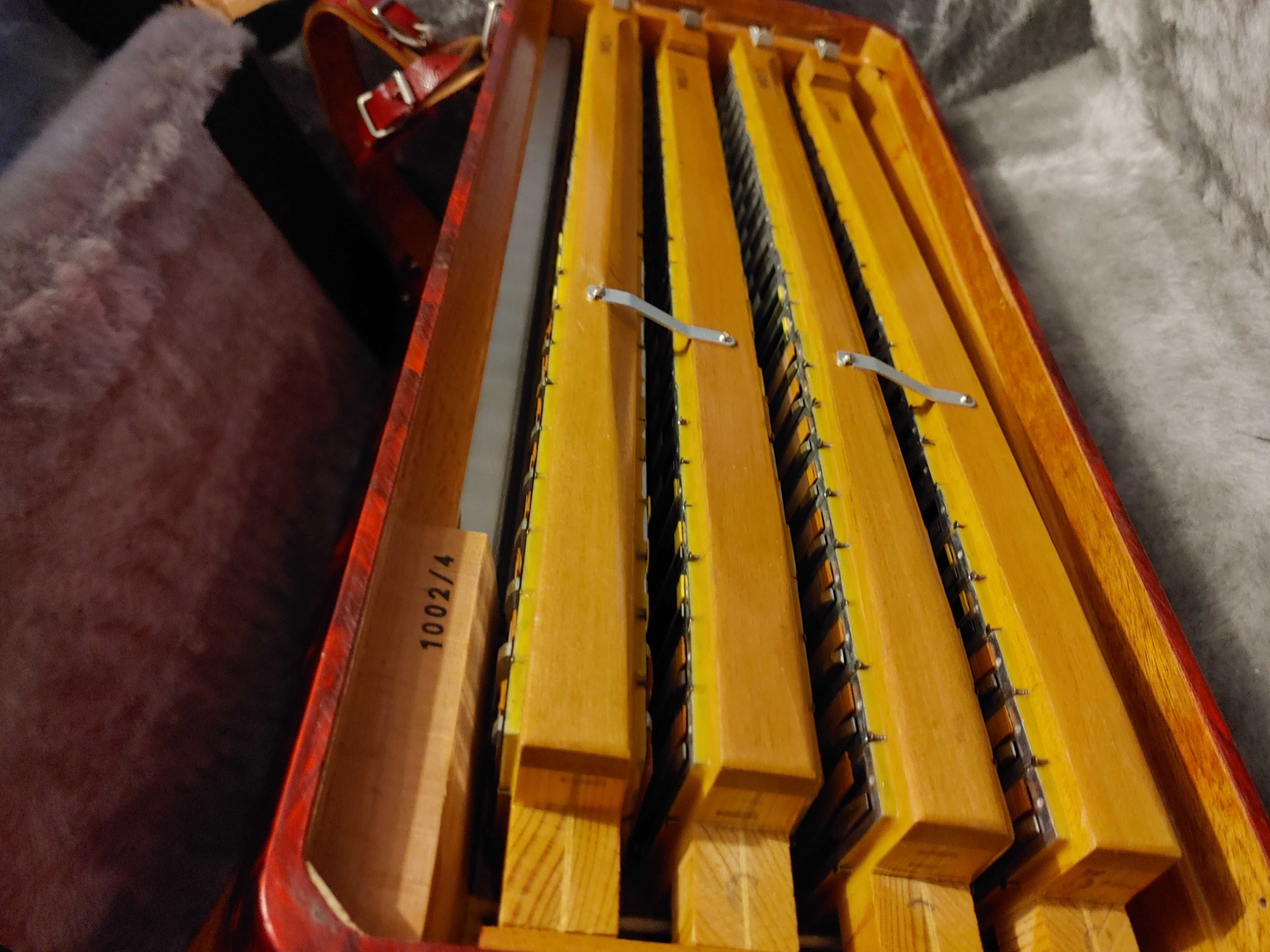 Hohner Riviera IV 4a Quarta voz de botões em bom estado