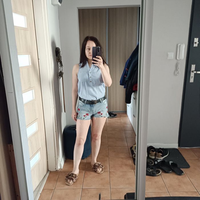 Damska koszula, bez rękawów, dekolt zapinany na guziki, rozmiar 34/XS