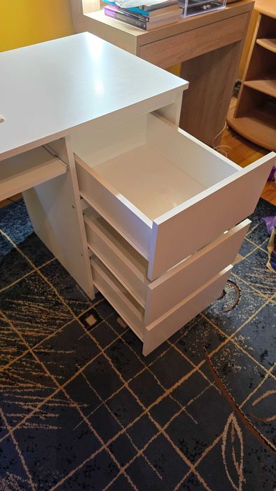 Biurko kosmetyczne 50x90cm wys.76cm z wbudowanym pochłaniaczem.