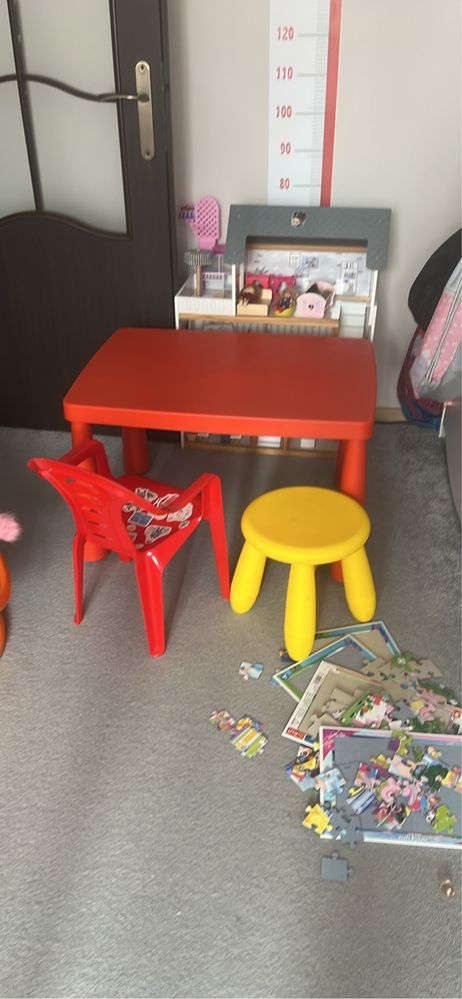 Stolik ikea mammut+2 krzeselka dla dzieci