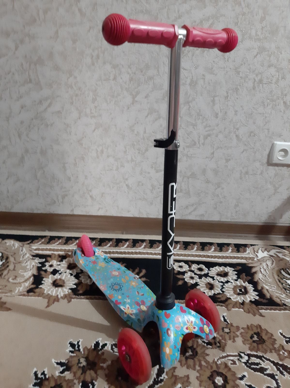 Продам дитячий самокат.