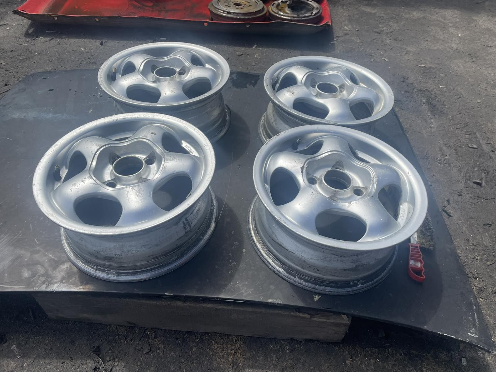 Титани Легкосплавні диски 4/100 R13 6J×13H2