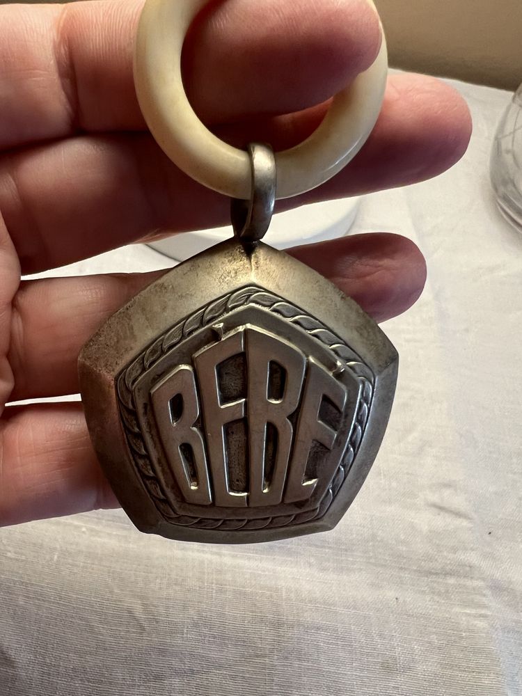 Roca para bebé antiga, em prata