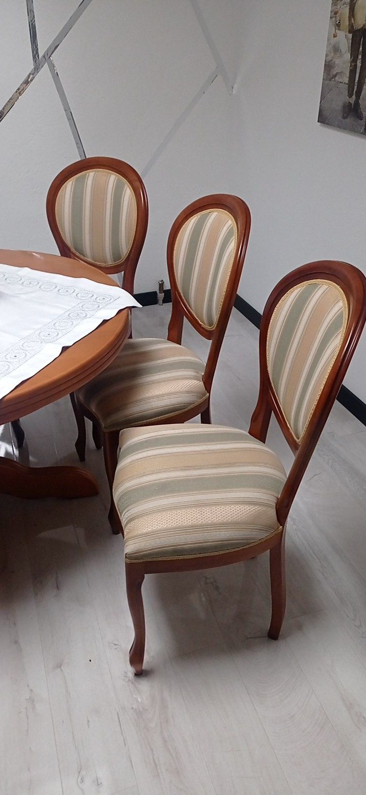 Stół  +  6 krzesła.