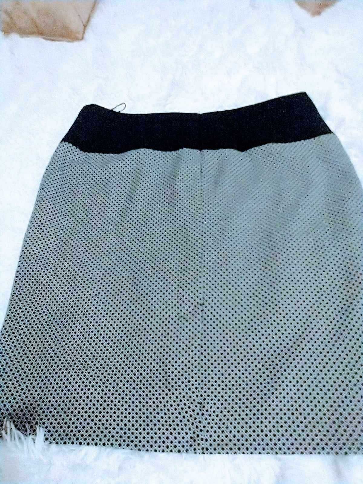 Czarno biała spódnica , z podszewką .Made in Wietnam