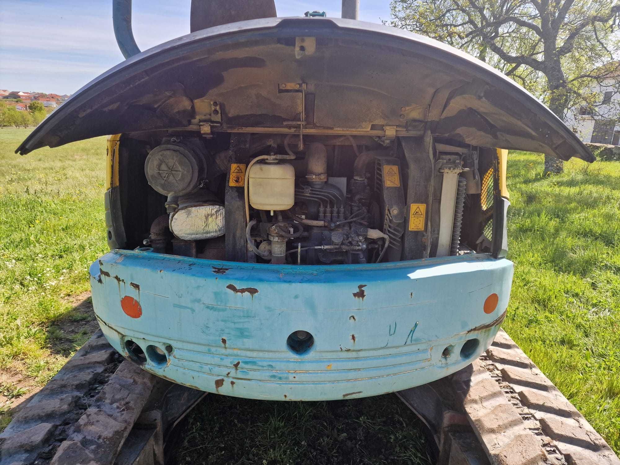 Giratória / Escavadora Kubota U-40 - 4 Toneladas