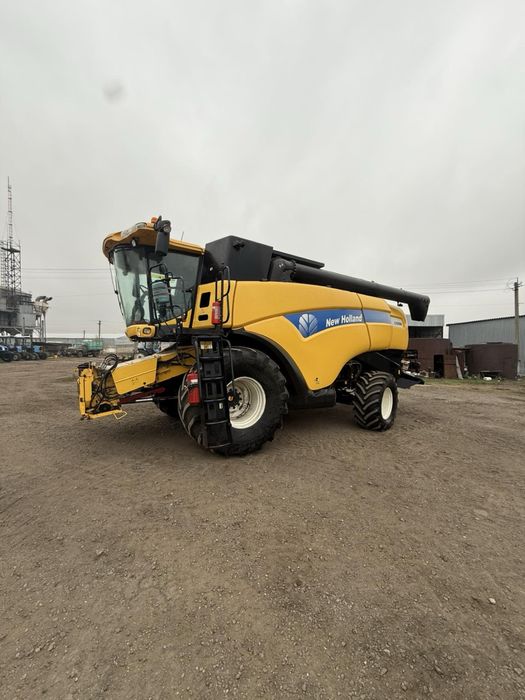 Продам комбайн New Holland CX8080