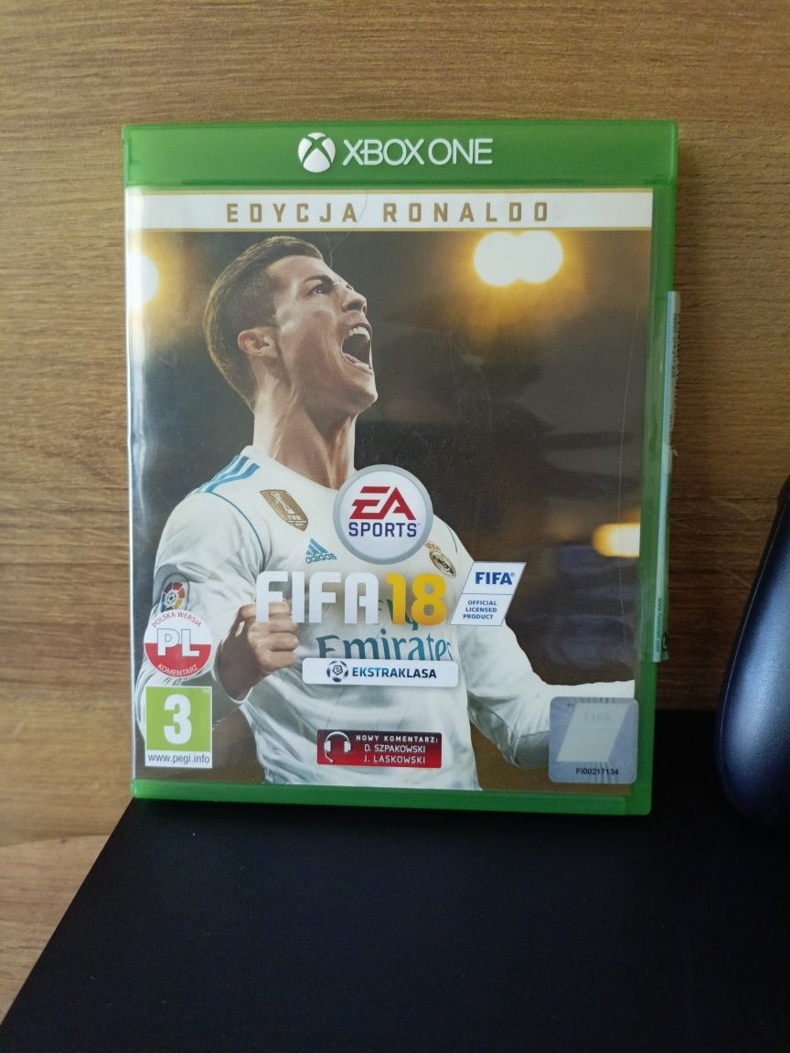Konsola Xbox One X 1TB pad FIFA 18