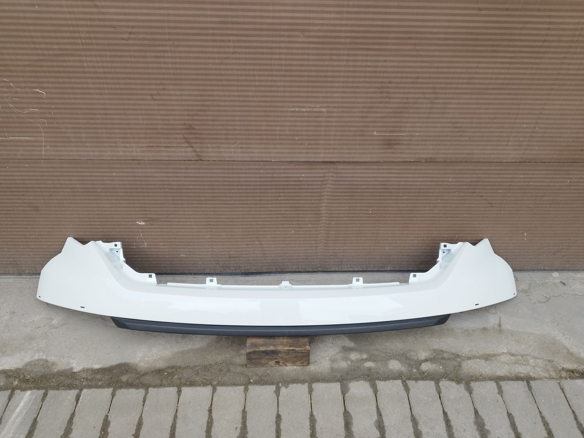 Iveco Daily VI 14r- Nakładka Zderzaka Przód Listwa Atrapa Listwy