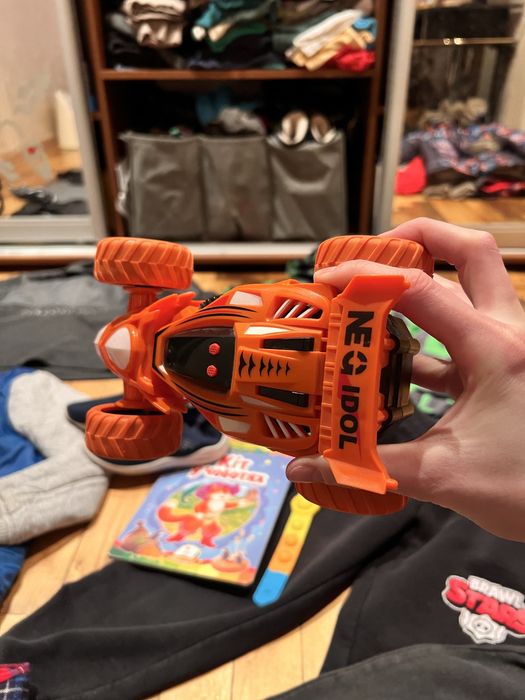 Одяг, взуття, іграшки