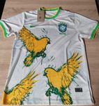 Koszulka reprezentacji Brazylii edycja specjalna kanarki Sezon 22/23..