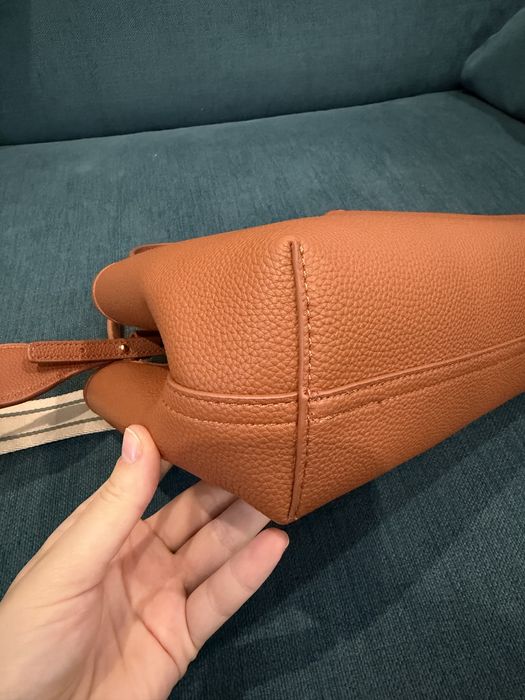 Середня сумочка рудого кольору від Emporio Armani оригінал