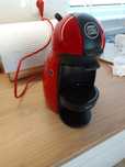 Ekspres do kawy Dolce Gusto na kapsułki czerwony