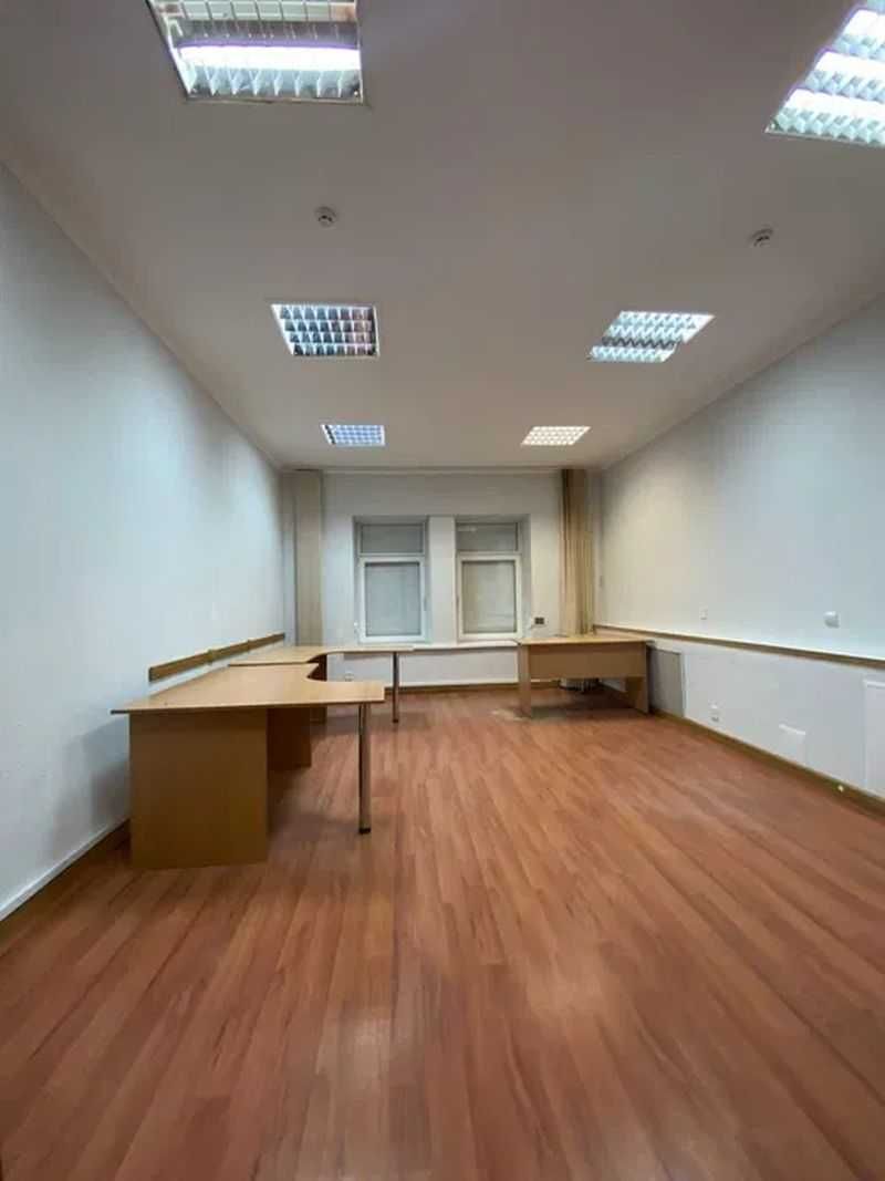 Офіс 1660 м.кв. Саксаганського 67, центр, паркінг