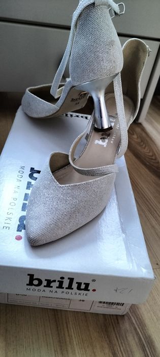 Srebrne czółenka brillu rozm 38