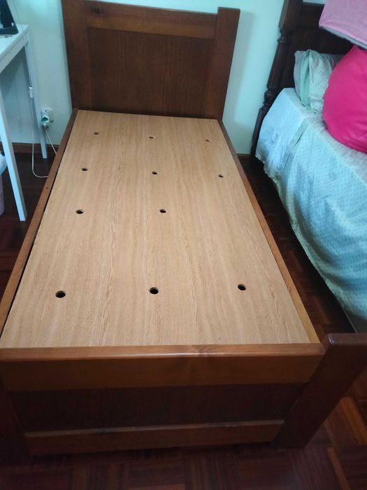 Cama de solteiro com gavetas