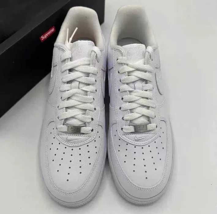 Buty meskies Nike Air Force 1 Low Supreme White R.36