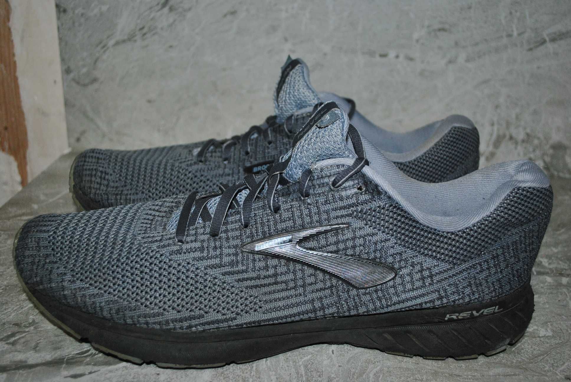 кроссовки brooks 47 р серые
