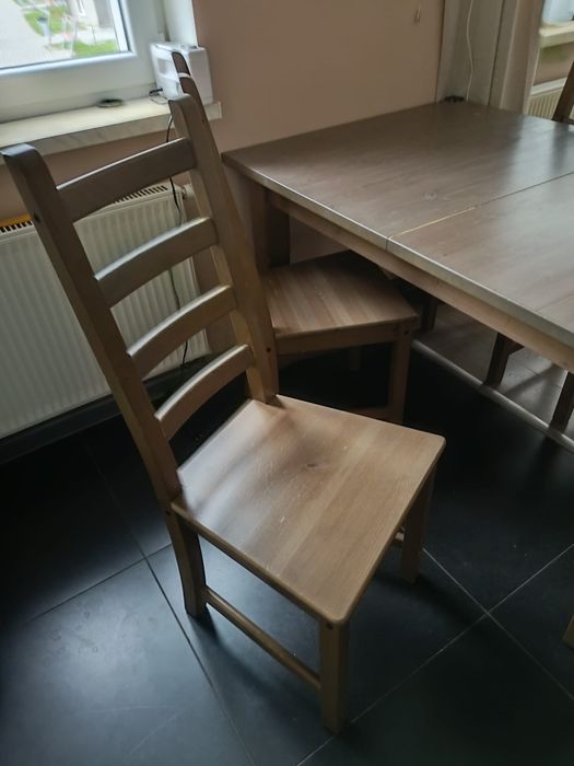 Stol do jadalni z krzeslami