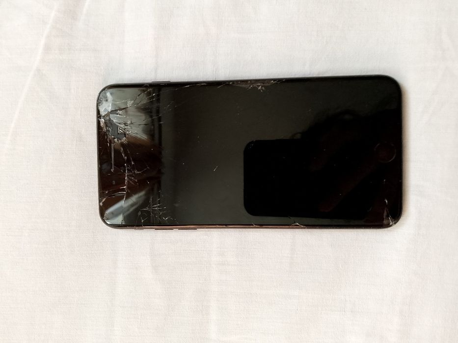 Продам iPhone 7 plus на запчастини
