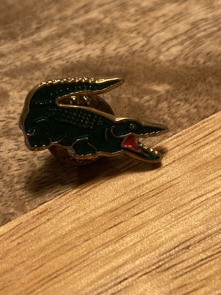 Pin lacoste sem caixa